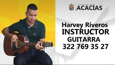 Aprenda a tocar la guitarra con el maestro Harvey Riveros