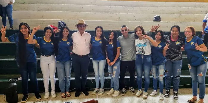 El equipo de  fútbol sala femenino de la Institución Educativa Juan Rozo, se coronó campeón.