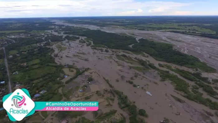 Emergencia en la vía Acacías - Villavicencio por inundación del río Guayuriba