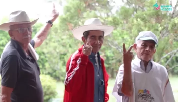 Tres Quijotes mayores de 80 años nos dan ejemplo al Vacunarse contra COVID-19